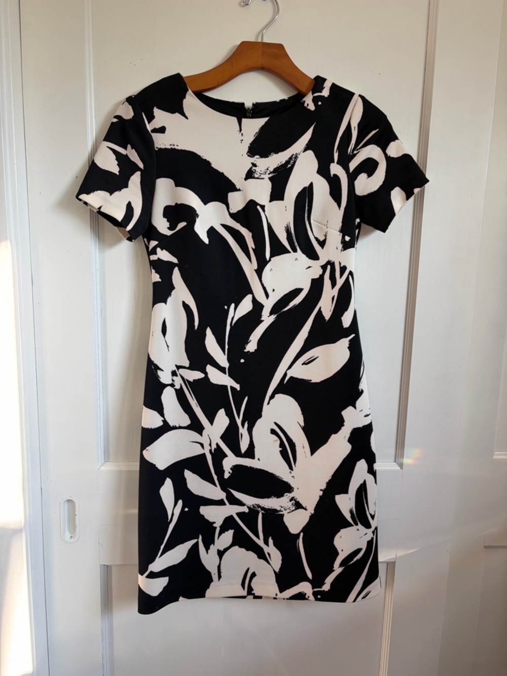Vince Camuto - 2- Black & White Floral Shift Dress - Picture 2 of 5
